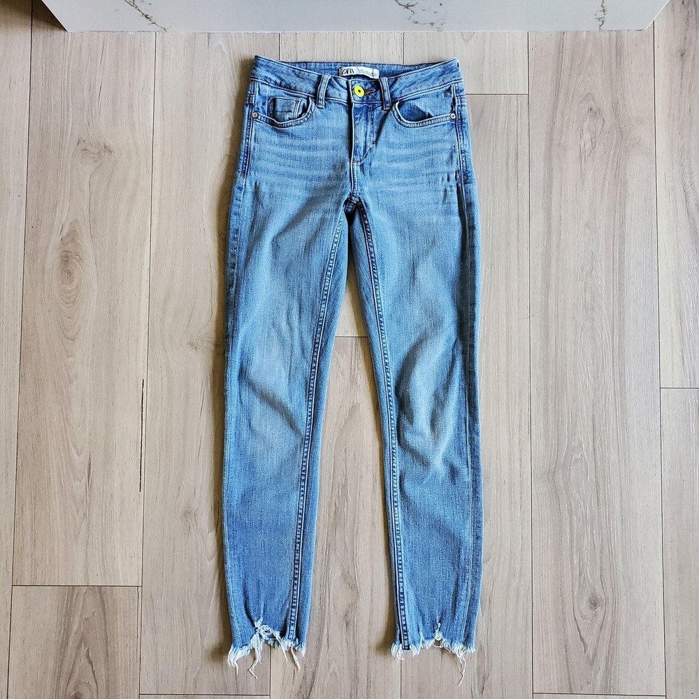 Zara Jeans Womens 2 Blue Light Wash Skinny Raw Frayed Hem Stretch Denim Casual